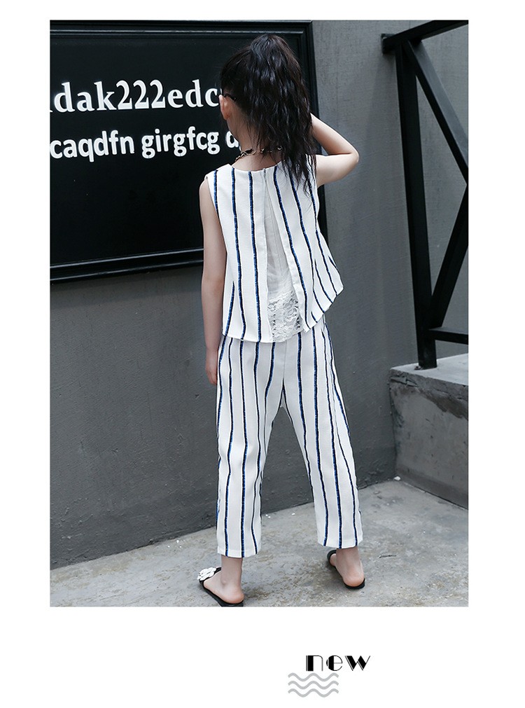 เซ็ตเสื้อแขนกุดลายทาง สีขาว+กางเกงสามส่วน