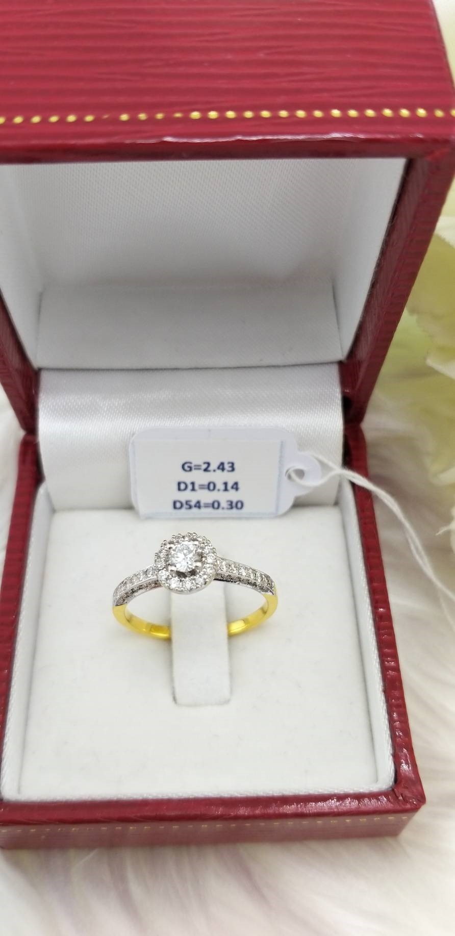 สั่งผลิตเพชรเบลเยี่ยมคัท แหวนแต่งงาน แหวนหมั้น ใส่เที่ยว ออกงาน แหวนทองคำ 18K เพชรแท้ 0.34 กะรัต 2.43 กรัม น้ำ 99 ราคาถูกมาก มีใบรับประกันค่ะ