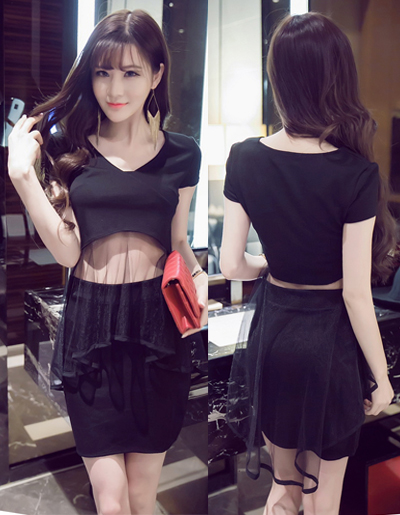 ชุดเซท 2 ชิ้น เสื้อครึ่งตัวต่อชายผ้าตาข่ายโปร่ง กับกระโปรงสั้นสีดำ รหัส 1251