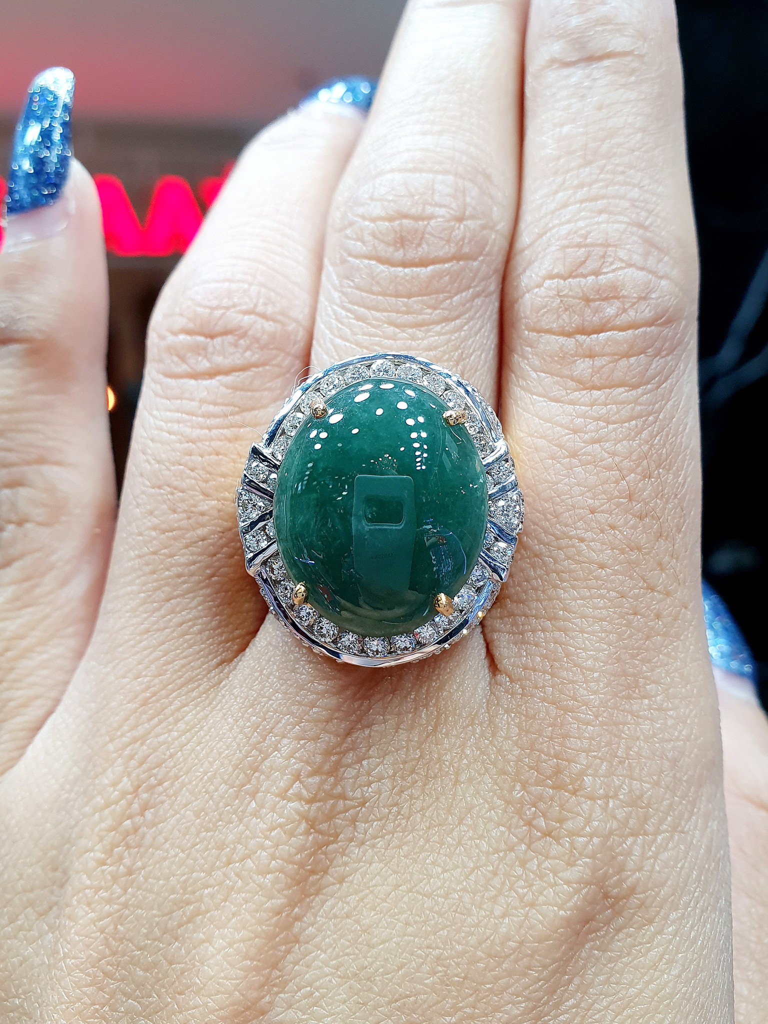 พร้อมส่งและสั่งผลิตแหวนเพชรแท้เบลเยี่ยมคัทน้ำสะอาด ขาวใสสู้ไฟวิ้งวับ ฝังเพชรรอบด้าน หยกชายพม่าแท้Type A เม็ดโต ดีไซน์สุดหรูหราใส่สวยมากค่ะ แหวนแต่งงาน แหวนหมั้น ใส่เที่ยว ออกงาน แหวนทองคำ 18K เพชรแท้ 2.37 กะรัต 121 เม็ด ราคาถูกมาก ส่งฟรี