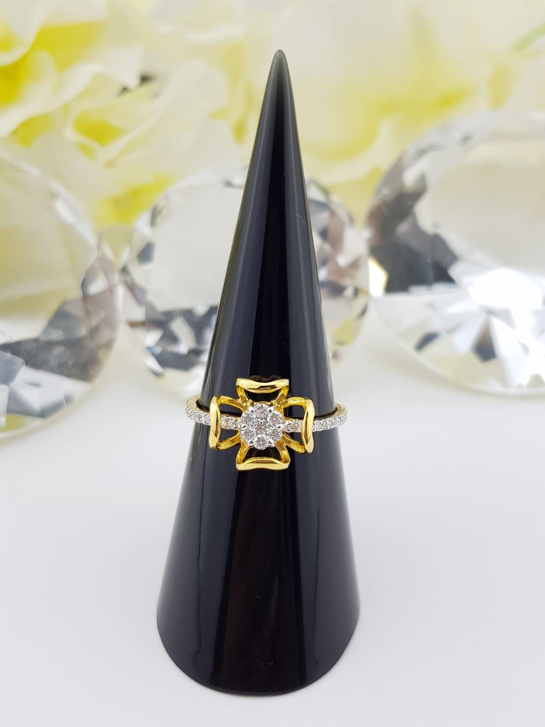 สั่งผลิตเพชรเบลเยี่ยมคัท แหวนแต่งงาน แหวนหมั้น ใส่เที่ยว ออกงาน แหวนทองคำ 18K เพชรแท้ 0.21 กะรัต 2.34 กรัม น้ำ 99 ราคาถูกมาก มีใบรับประกันค่ะ