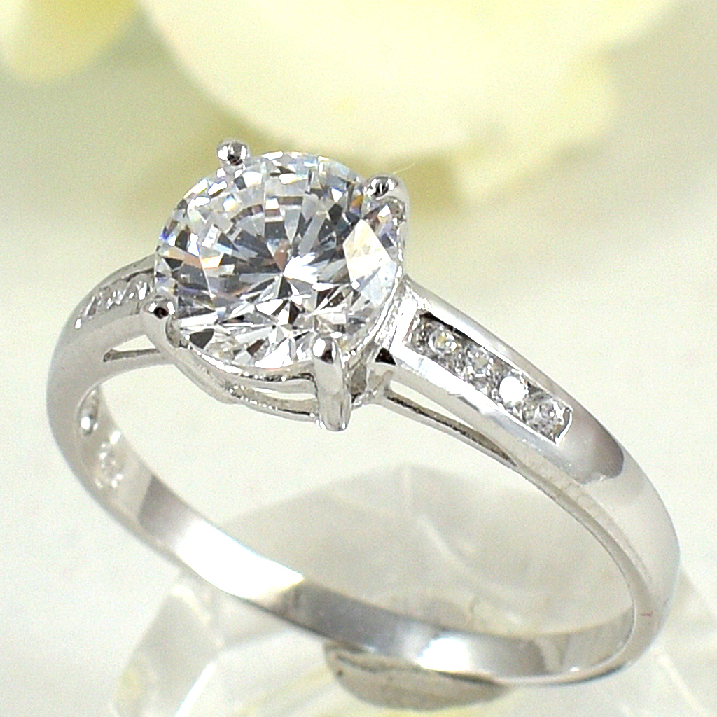 แหวนเงินแท้ราคาถูกชุบทองคำขาว เพชรCZเม็ดกลาง 1.25 กะรัต เพชรCZเม็ดข้าง 0.08 กะรัต งานประณีตสวยงาม สั่งผลิตค่ะ