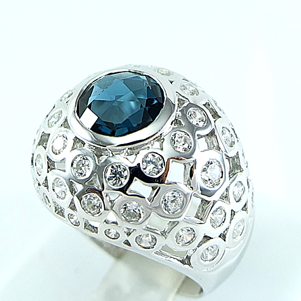 แหวนเงินแท้ราคาถูกชุบทองคำขาว ลอนดอนบลูโทปาซแท้ 2.25 กะรัต เพชรCZ 1.47 กะรัต งานประณีตสวยงาม สั่งผลิตค่ะ