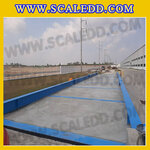 เครื่องชั่งรถบรรทุกขนาด 80 ตัน โครงสร้างแท่นชั่งทำจากเหล็กขนาด 3x18 เมตร ค่าละเอียด 10 กิโลกรัม แบบพื้นแท่นชั่งหน้าคอนกรีต