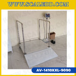 เครื่องชั่งน้ำหนักผู้ป่วย เครื่องชั่งนำหนักบุคคล ขนาดแท่นชั่ง 90x90 cm. พร้อมทางลาดขึ้น-ลง สำหรับใช้ในโรงพยาบาล พิกัด 300 กิโลกรัม ค่าละเอียด 100 กรัม