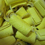 กลีบอัดดอกไม้จันทน์สีเหลืองไพร