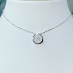 สร้อยจี้ Dancing Diamond สร้อยจี้ดิ้นได้ ตลอดเวลา จี้เพชรทำเป็นรูปดอกไม้ฝังเพชร