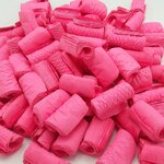 กลีบดอกไม้จันทน์ สีบานเย็นสะท้อนแสง