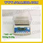 เครื่องชั่งดิจิตอล ทศนิยม 2 ตำแหน่ง SKY-W 1500gx0.05g เครื่องชั่งละเอียดสูง1500g เครื่องชั่งน้ำหนัก1500g ตาชั่ง1500กรัม ตาชั่งดิจิตอล1500กรัม พิกัดน้ำหนัก 1500g ความละเอียด 0.05g ยี่ห้อ JADEVER รุ่น SKY-W (เครื่องชั่งมีใบผ่านตรวจรับรองจากสำนักชั่งตวงวัด)