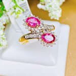 พลอย Tourmaline สีชมพู Chocky Pink รูปไข่ (Oval Shaped) ล้อมด้วยเพชรและเพชรบ่าไขว้กัน Cross Setting พลอยของจริงสีสวยมากค่ะ เล่นไฟดี ดีไซน์สวย เกร๋ ใส่ติดนิ้วได้เลยค่ะดูพิเศษมากๆ