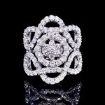 แหวนเพชรกระจุกดอกไม้ งานสวย เพชรเล่นไฟสุดๆค่ะ ตัวเรือนทองชุบทองขาว