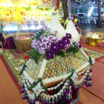 คลุมผ้าไตรดอกไม้สด (ส่งงาน วัดบ้านพร้าวใน อ.สามโคก จ.ปทุมธานี)