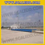 เครื่องชั่งรถบรรทุกขนาด 100 ตัน โครงสร้างแท่นชั่งทำจากเหล็กขนาด 3x18 เมตร ค่าละเอียด 10 กิโลกรัม แบบพื้นแท่นชั่งหน้าคอนกรีต