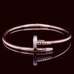 กำไลตะปูฝังเพชร สไตล์งานคาเทียร์ ตัวเรือน pinkgold