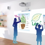 โปรเจคเตอร์ interactive แตกต่างกับ interactive board(กระดานอัจฉริยะ) อย่างไร