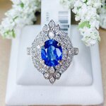 แหวนพลอยไพลิน Blue Africa ฝังเด่นๆตรง Center เพชรล้อมรอบ ตัวเรือน yellow gold วงนี้สวยมากกรี๊ดสุดๆ วงใหญ่ทองหนา เพชรสวยวิ้งเลยค่ะ