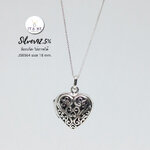 ล็อตเก็ตแท้92.5% Locket หัวใจ เล่นลายด้านหน้า ใส่รูปด้านในได้ค่ะ ใส่ได้ 2 ภาพ ขนาดเท่าเหรียญ 1 บาท (18mm.)ไม่รวมสร้อย (เรือนเงินแท้)