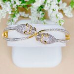 กำไลเพชรไขว้หัวเสืองานสไตล์ แบรนด์หรู งานวินเทจฝังเพชรที่บ่าข้าง โค้งบรรจบตรงกลาง วงใหญ่ กว้าง ใส่ง่าย ใส่สบาย กำไลชิ้นใหญ่อลังการ ทองบาทกว่า คุ้มมากค่ะ