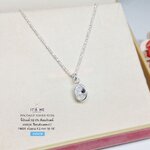 จี้เงินแท้92.5% กรอบเงินแท้ จี้ทรงรีพลอยสีสังเคราะห์ เล็กๆ น่ารักๆ เล่นแสงได้ดีมากๆ ค่ะ