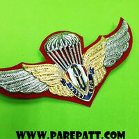 ปีกพาราเซลสีแดง ราคา 150 บาท