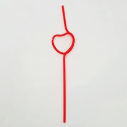 หลอด PVC หัวใจแดง ( แพ็คละ 12 ชิ้น )