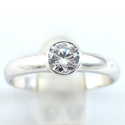 แหวนเงินแท้ราคาถูกชุบทองคำขาว เพชรCZแท้ 0.48 กะรัต งานประณีตสวยงาม สั่งผลิตค่ะ