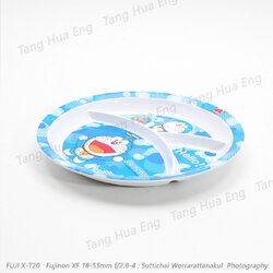 ถาดหลุมกลม 10 นิ้ว ลาย ฮัลโล โดเรมอน T383-10 ตราซุปเปอร์แวร์