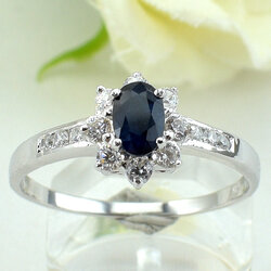 แหวนเงินแท้ราคาถูกชุบทองคำขาว ไพลินแท้ 0.65 กะรัต เพชรCZ 0.33 กะรัต งานประณีตสวยงาม สั่งผลิตค่ะ