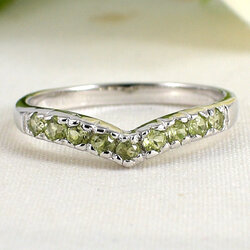 แหวนเงินแท้ราคาถูกชุบทองคำขาว เพอริดอทแท้ 0.54 กะรัต งานประณีตสวยงาม สั่งผลิตค่ะ