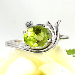 แหวนเงินแท้ราคาถูกชุบทองคำขาว เพอริดอทแท้ 1.60 กะรัต เพชรCZ 0.04 กะรัต งานประณีตสวยงาม สั่งผลิตค่ะ