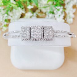 กำไลเพชรน้ำ100 Triple cluster setting ฝังเพชรบนตัวเรือนทองขาว เพชรน้ำงาม