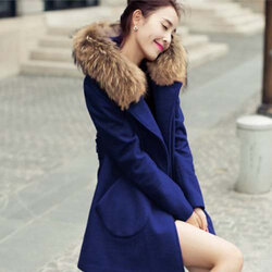 เสื้อคลุมกันหนาวเหมาะกับรอบอก 42-46 นิ้ว หนาผ้า 48 ไม่ยืดค่ะ ผ้าสำลีเนื้อหนา มีซับด้านในค่ะ ขนที่คอสามารถใส่หรือไม่ใส่ก็ได้นะคะ( ขนที่คอไม่หนาเท่าในภาพนะคะ)