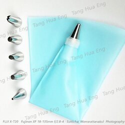 หัวบีบเค้ก 6 ชิ้น + ถุงบีบเค้ก + น็อคล็อคหัว