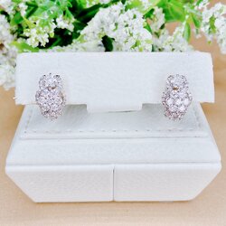 ต่างหูเพชรกระจุกดอกไม้ 3 ดอก ไล่เลเยอร์ ล้อมเพชร ตัวเรือนทอง เพชรสวยเล่นไฟดี เพชรเยอะ เพชรขาวใส่ติดหูได้เลยค่ะ