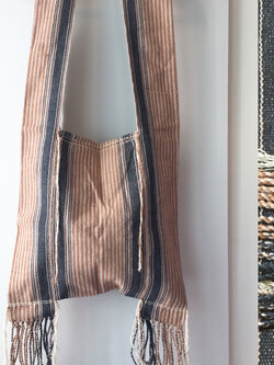 ขายย่าม กระเป๋าย่าม ย่ามกะเหรี่ยง ย่ามชาวเขา ขายย่ามชาวเขา กระเป๋าสะพายข้าง กระเป๋าแฮนด์เมด ของฝากญาติผู้ใหญ่ ย่ามพระ ราคาถูก ลาราคาพิเศษ