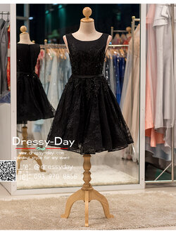 รหัส ชุดราตรีสั้น : PFS031 ชุดไปงานแต่งตกแต่งกริตเตอร์ ชุดราตรีสั้นตัดเย็บด้วยผ้าลูกไม้งานสวย สีดำ ช่วงบนซีทรู ใส่ไปงานหมั้นก็เริ่ด งานแต่งงาน งานเลี้ยง งานประกวด งานรับปริญญา สวยน่ารักสุดๆ