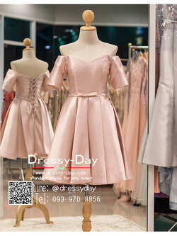 รหัส ชุดราตรีสั้น : PF064 ชุดราตรีสั้น แบบมีแขน เปิดไหล่ ผ้าไหมสีชมพูพิงค์โกลด์ เหมาะมากสำหรับสาวๆ ที่ต้องการลุคเรียบหรู ดูดีแบบไม่ต้องมีดีเทลเยอะ ใส่ไปงานแต่งงาน งานหมั้น ออกงานเช้า กลางวัน งานเลี้ยง งานประกวด งานรับปริญญา งานรับรางวัล ชุดพิธีกร ชุดเพื่อ