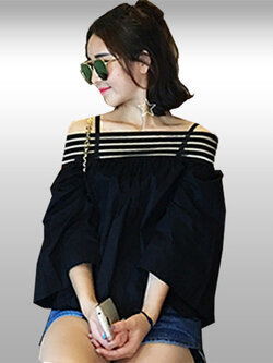 เสื้อแฟชั่นสีดำคอกว้างโชว์ไหล่สไตล์เกาหลี รหัส1484