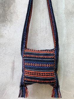 Size M กระเป๋าย่าม ขายย่าม ย่าม ย่ามสะพายข้าง ย่ามกะเหรี่ยง ย่ามชาวเขา กระเป๋าผ้านากา กระเป๋าสะพายข้าง กระเป๋าพาดตัว กระเป๋ามีซิป กระเป๋าฮิปปี้ กระเป๋าแนวๆ กระเป๋าแนวเซอร์ๆ ย่ามราคาถูก