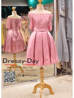 รหัส ชุดราตรีสั้น :PF001 ชุดแซก ชุดราตรีสั้นสีชมพูกลีบบัว ผ้าซาตินประดับลูกไม้เรียบๆ โชว์ไหล่ แบบหรูและดูดี เหมาะใส่ออกงานแต่งงาน งานกลางวัน กลางคืน กาล่าดินเนอร์
