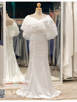 รหัส ชุดราตรียาว :BB144 ชุดแซก ชุดราตรียาวสีขาวมีแขนงานสวยมากๆ เปิดไหล่ เรียบหรู ประดับคริสตัสที่เอวเพิ่มความหรูหร่า