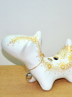 น้องหมาสีปากกา ขาวทอง