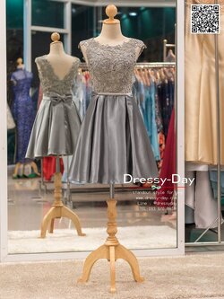 รหัส ชุดราตรี : PF104 ชุดราตรีสั้น เดรสออกงาน ชุดไปงานแต่งงาน ชุดแซก สีเทา สวยด้วยลูกไม้ด้านบนและเรียบหรูด้วยผ้าซาติน