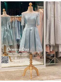 รหัส ชุดราตรีสั้น :PF001 ชุดแซก ชุดราตรีสั้นสีฟ้า ผ้าซาตินประดับลูกไม้เรียบๆ โชว์ไหล่ แต่หรูและดูดี