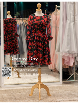 รหัส ชุดไปงานแต่งงาน :BA014 ชุดไปงานแต่งงานแบบสั้น กระโปรงบาน ผ้าพิมพ์ลายดอกกุหลาบ กระโปรงพริ้วๆ