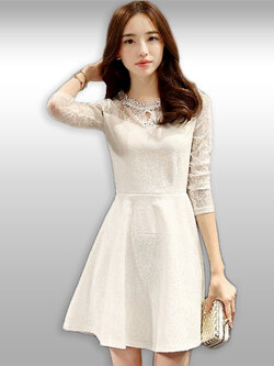 ชุดเดรสแฟชั่นสีขาวแขนยาวแต่งลูกไม้แบบสวยหรู1552