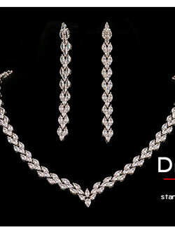 รหัส TR131 : เครื่องประดับออกงาน เจ้าภาพ สร้อยคอต่างหูเข้าชุดใส่ไปงานแต่งงาน ความหรูหราที่คุณคู่ควร