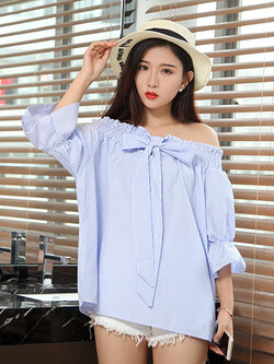 เสื้อแฟชั่นลายริ้วขาวฟ้าเปิดไหล่ใส่ได้หลากสไตล์ แบบสวยน่ารักสไตล์เกาหลี รหัส 1769