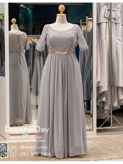 รหัส ชุดราตรีคนอ้วน :PFL018 ชุดแม่เจ้าสาว ชุดแม่เจ้าบ่าว ชุดราตรียาวคนอ้วน ผ้าลูกไม้เรียบหรู งานปักมือ สีเทา กระโปรงผ้าไหมเล่นดีเทลระบายชายช่วงเอว เหมาะสำหรับงานแต่งงาน งานกลางคืน กาล่าดินเนอร์ มีแขน