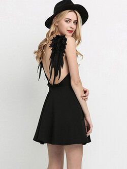 ชุดเดรสออกงานโชว์หลัง ดีไซน์เก๋แต่งปีกนกสไตล์ยุโรป รหัส 1585-สีดำ